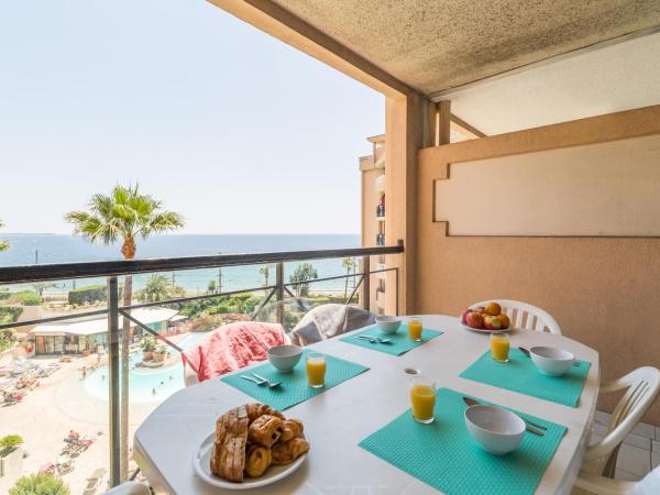 Résidence Pierre & Vacances Cannes Verrerie : photo 1 de la chambre appartement 1 chambre avec coin nuit dans alcôve et terrasse ou balcon (7 personnes) - vue sur mer