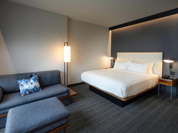 Courtyard by Marriott Charlotte Waverly : photo 2 de la chambre chambre lit king-size avec canapé-lit