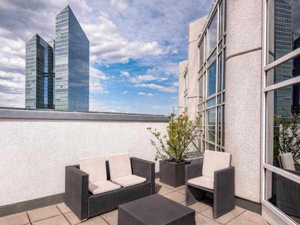 Munich Marriott Hotel : photo 4 de la chambre suite junior avec terrasse