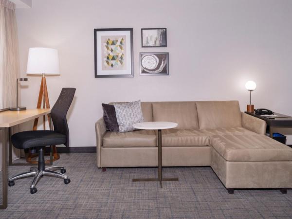 Residence Inn Salt Lake City Airport : photo 4 de la chambre suite lit queen-size 1 chambre