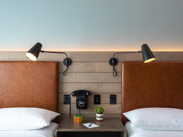 Moxy NYC Downtown : photo 6 de la chambre chambre deux lits queen-size