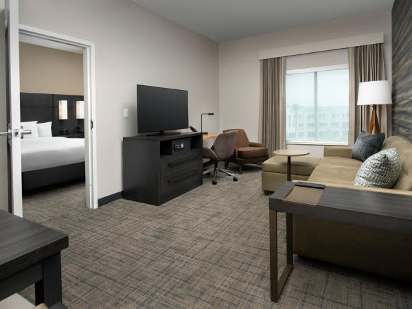 Residence Inn by Marriott Jacksonville Downtown : photo 3 de la chambre suite 1 chambre avec 2 lits queen-size et canapé-lit