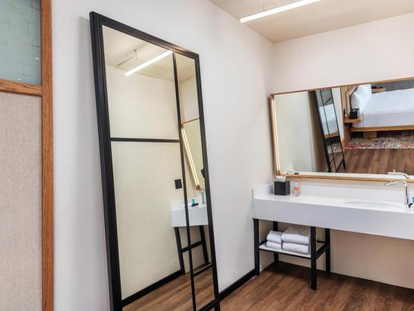 Aloft Tulum : photo 5 de la chambre chambre lit king-size - vue sur ville