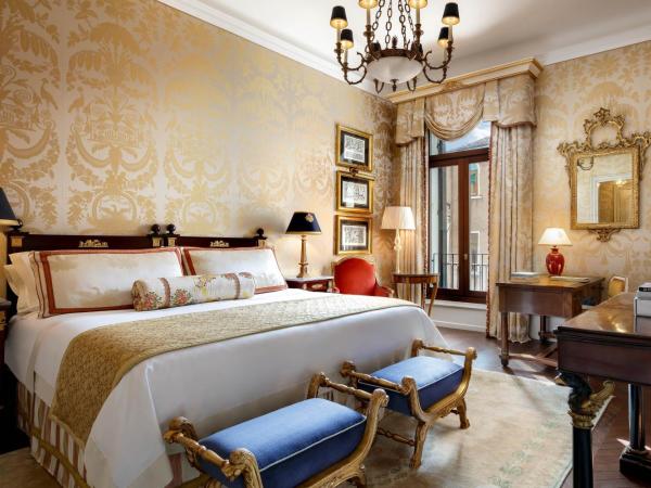 The Gritti Palace, a Luxury Collection Hotel, Venice : photo 2 de la chambre suite heritage 1 chambre lit king-size - vue sur santa maria del giglio