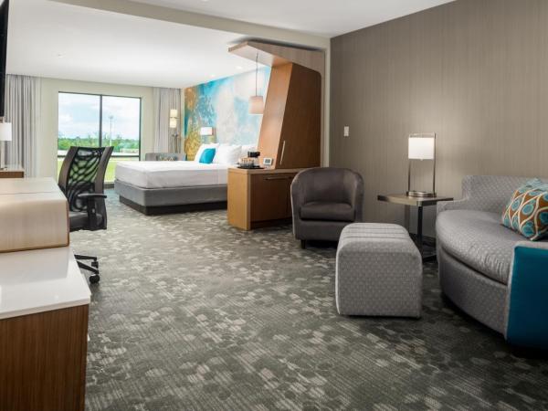 Courtyard by Marriott Houston Northeast : photo 1 de la chambre grande chambre king avec canapé-lit