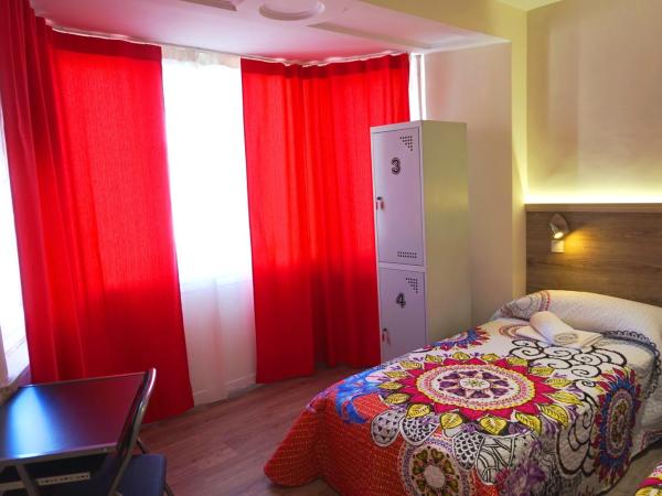 MuchoMadrid : photo 7 de la chambre chambre lits jumeaux avec salle de bains commune