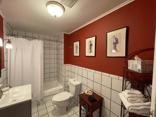 La Reserve Bed and Breakfast : photo 2 de la chambre chambre de luxe avec lit king-size – 2