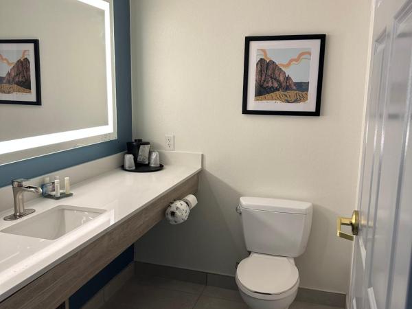 La Quinta by Wyndham Albuquerque Midtown NEWLY RENOVATED : photo 4 de la chambre suite 1 chambre lit king-size - non-fumeurs