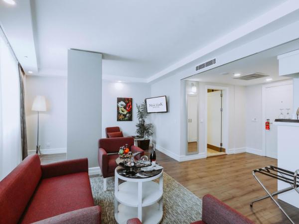 New Park Hotel : photo 6 de la chambre suite avec accès gratuit au salon exécutif