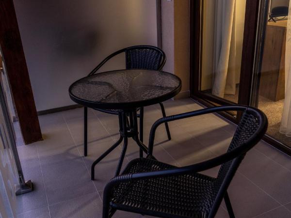 Rózsa Étterem & Panzió : photo 2 de la chambre chambre triple avec terrasse