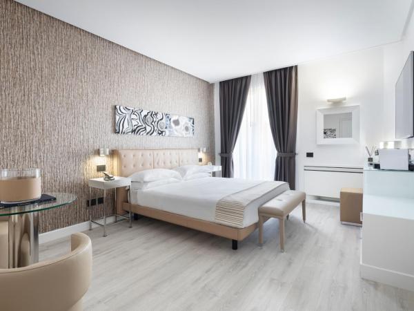 LHP Napoli Palace & SPA : photo 3 de la chambre suite junior avec terrasse