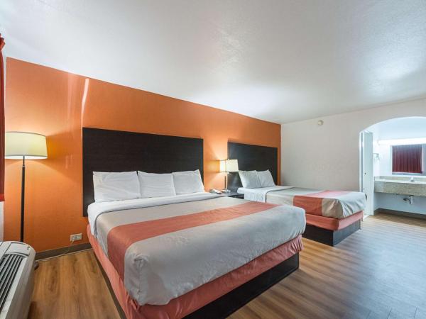 Motel 6 San Antonio TX I10 West : photo 1 de la chambre chambre 2 lits queen-size - non-fumeurs