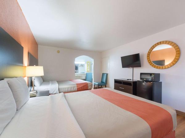 Motel 6 San Antonio TX I10 West : photo 4 de la chambre chambre 2 lits queen-size - non-fumeurs