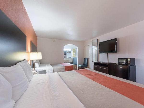 Motel 6 San Antonio TX I10 West : photo 2 de la chambre chambre 2 lits queen-size - non-fumeurs
