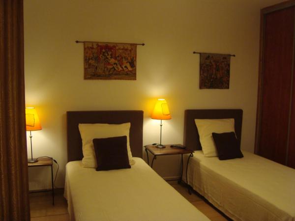 Chambres d'hôtes Les Palmiers de la Cité : photo 1 de la chambre chambre triple avec baignoire