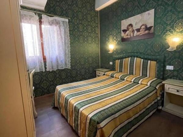 Residenza La Campana : photo 10 de la chambre chambre double ou lits jumeaux standard