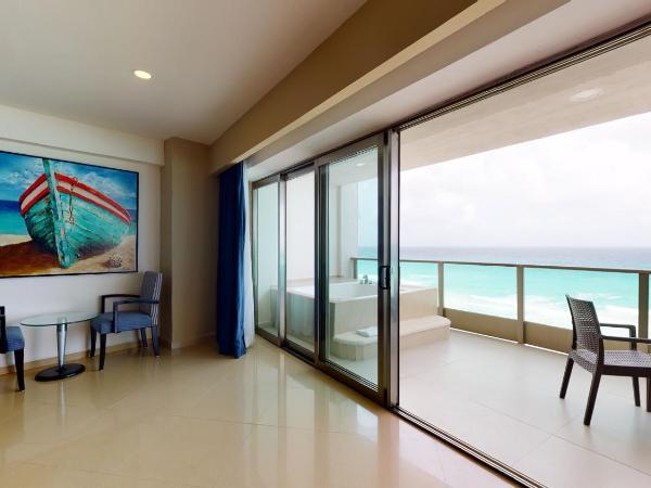 Seadust Cancun Family Resort - All Inclusive : photo 1 de la chambre suite 2 lits doubles côté océan - réservée aux adultes