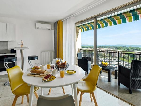 Cannes Marina Appart Hotel Mandelieu : photo 3 de la chambre appartement 2 chambres - vue sur mer