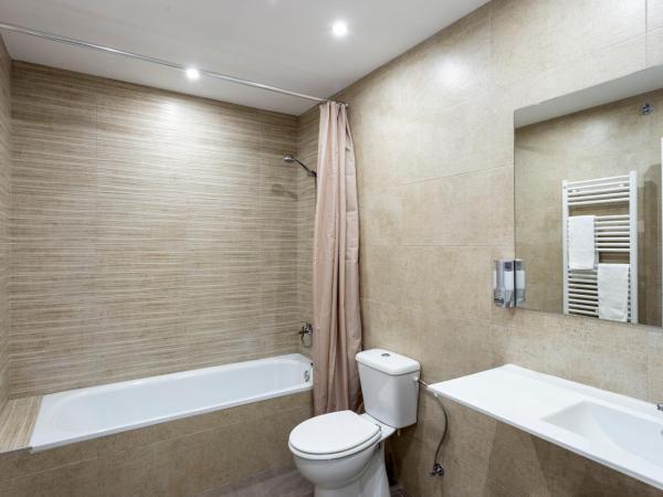 Hotel BESTPRICE Alcalá : photo 3 de la chambre chambre familiale supérieure