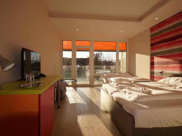 Colors Holiday Hotel : photo 5 de la chambre chambre lits jumeaux - vue sur piscine