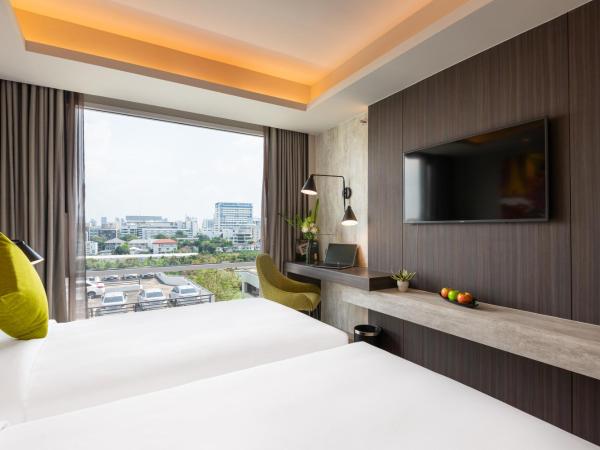 Maitria Hotel Rama 9 Bangkok - A Chatrium Collection : photo 6 de la chambre chambre lits jumeaux de luxe avec vue sur la ville