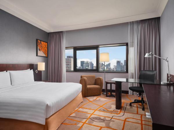 Holiday Inn Singapore Atrium, an IHG Hotel : photo 2 de la chambre chambre lit queen-size standard - accès au salon