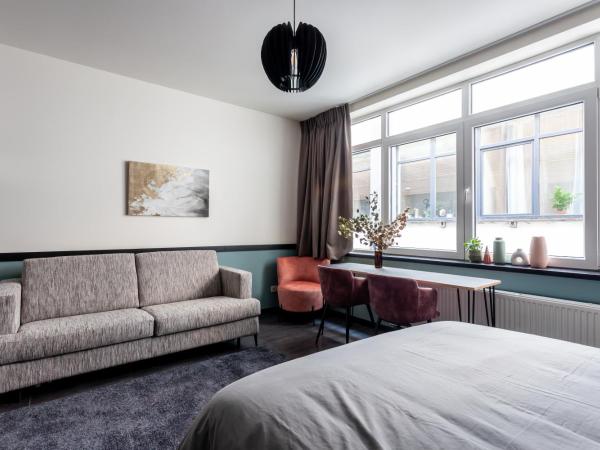 Hey - Aparthotel Brussels : photo 6 de la chambre studio lit king-size avec canapé-lit