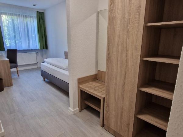 Hotel Ladage : photo 2 de la chambre chambre simple avec salle de bains