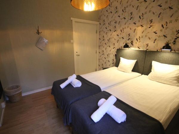 Vattengrändens Vandrarhem & Hotel : photo 1 de la chambre chambre double avec salle de bains privative