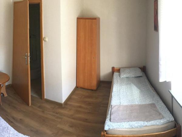 Piątka noclegi- Łódź : photo 5 de la chambre chambre lits jumeaux standard