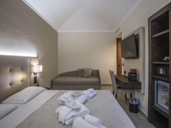 Hotel Diplomatic : photo 1 de la chambre chambre triple