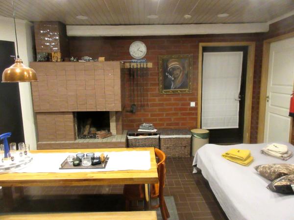 TurusenSaha Guesthouse : photo 4 de la chambre chambre double deluxe (2 adultes + 1 enfant)