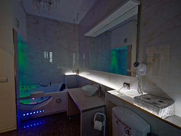 Vitti's Home Verona : photo 6 de la chambre suite avec baignoire spa