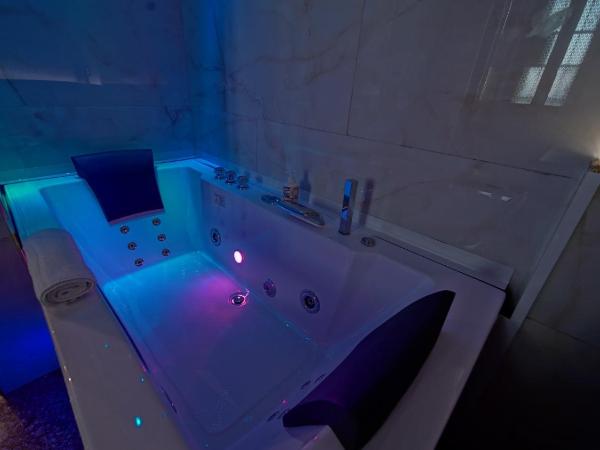 Vitti's Home Verona : photo 7 de la chambre suite avec baignoire spa