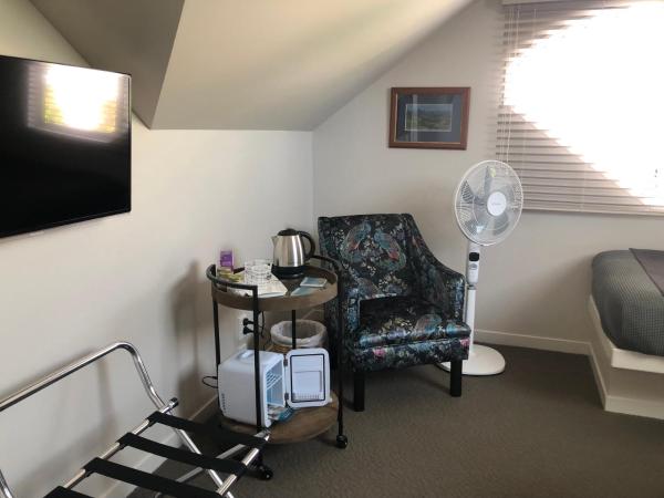 KARANDA BnB : photo 5 de la chambre hébergement triple lit queen-size deluxe avec salle de bains privative