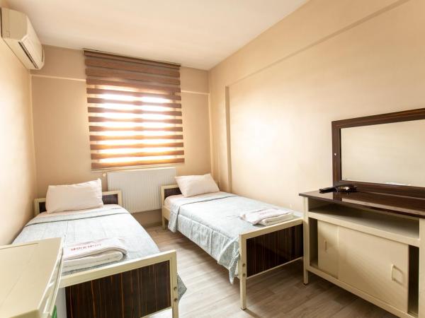 Beyoglu Huzur Hotel : photo 1 de la chambre chambre double ou lits jumeaux avec salle de bains privative