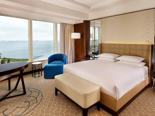 Hyatt Regency Istanbul Atakoy : photo 1 de la chambre chambre lit king-size avec accès au club - vue sur mer