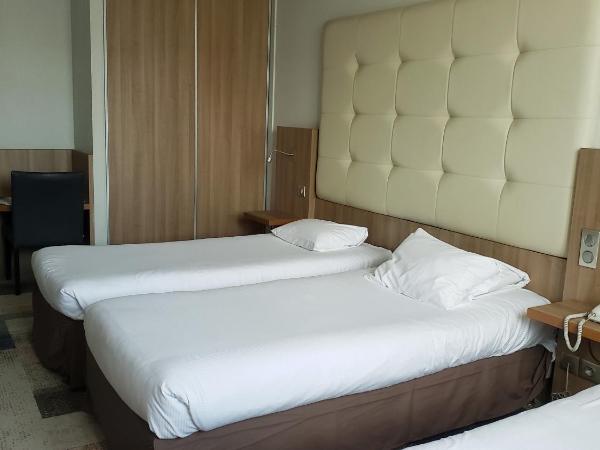 Kyriad Hotel Tours Centre : photo 2 de la chambre - 3 lits simples