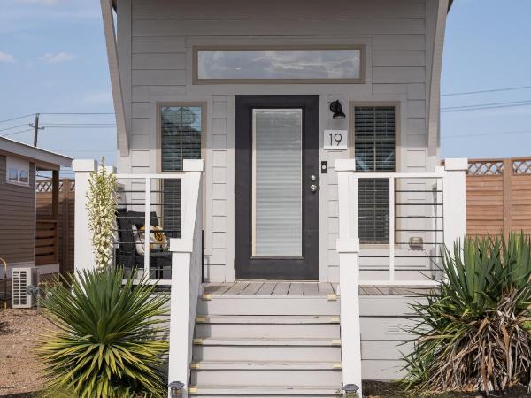 Tiny Upscale Resort Home : photo 1 de la chambre mobile home