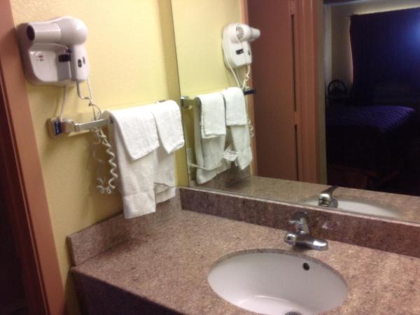 Luxury Inn and Suites Seaworld : photo 4 de la chambre chambre lit king-size - fumeurs