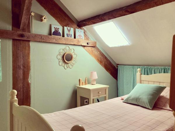 Léhontine : photo 5 de la chambre chambre double avec salle de bains privative