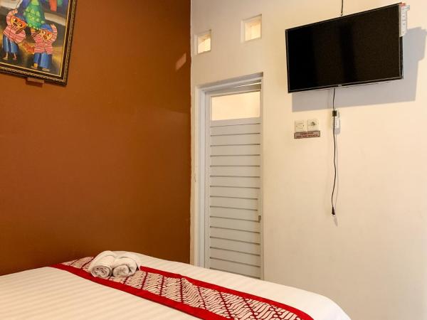 Grha Vege Jawi Syariah Mitra RedDoorz : photo 2 de la chambre chambre double standard