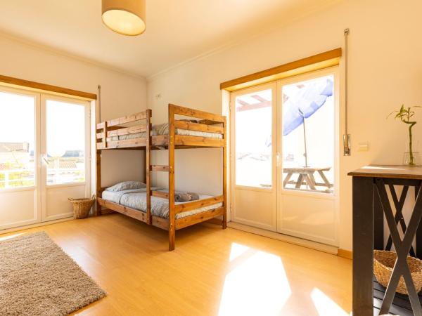 Pineapple Surf House : photo 3 de la chambre chambre double avec salle de bains privative