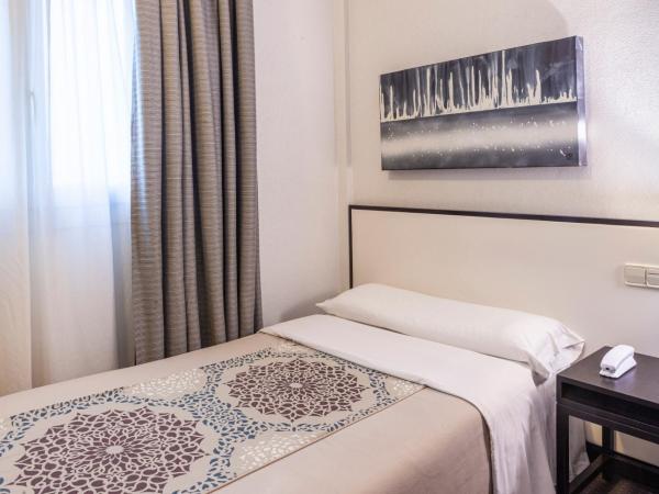 Hotel Macià Plaza : photo 4 de la chambre chambre simple
