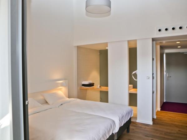 Hotel Restaurant Santiago : photo 4 de la chambre chambre lits jumeaux avec douche 