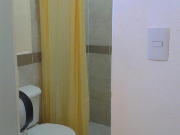 Hostal La Ermita : photo 8 de la chambre chambre double avec salle de bains privative