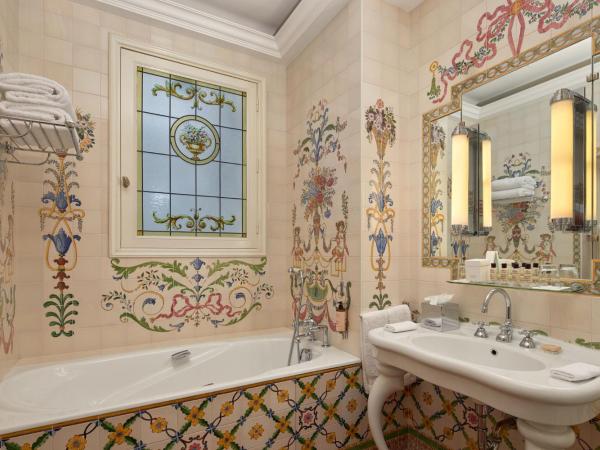 Hôtel Raphael : photo 8 de la chambre suite parisienne terrasse tour eiffel & arc de triomphe