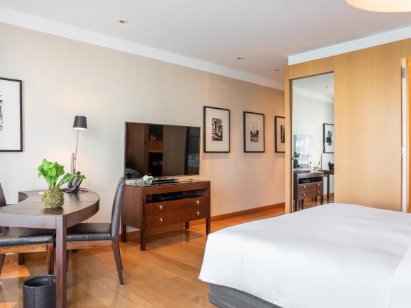 Palacio Duhau - Park Hyatt Buenos Aires : photo 3 de la chambre chambre lit king-size deluxe - vue sur jardin