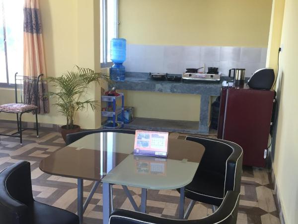 Hello Inn Guest House & Apartment : photo 4 de la chambre appartement avec balcon