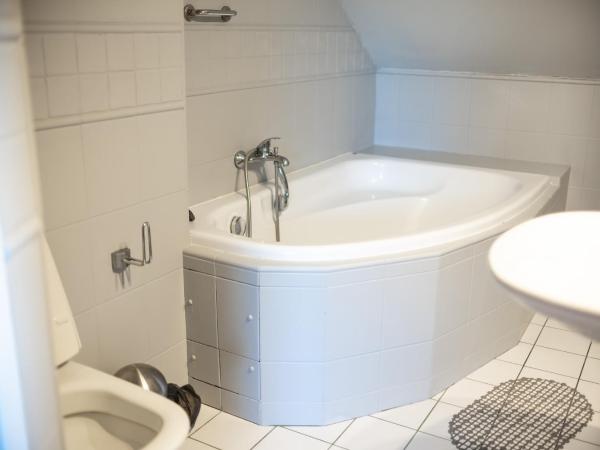 Hotel Podkowa : photo 4 de la chambre grande chambre double 